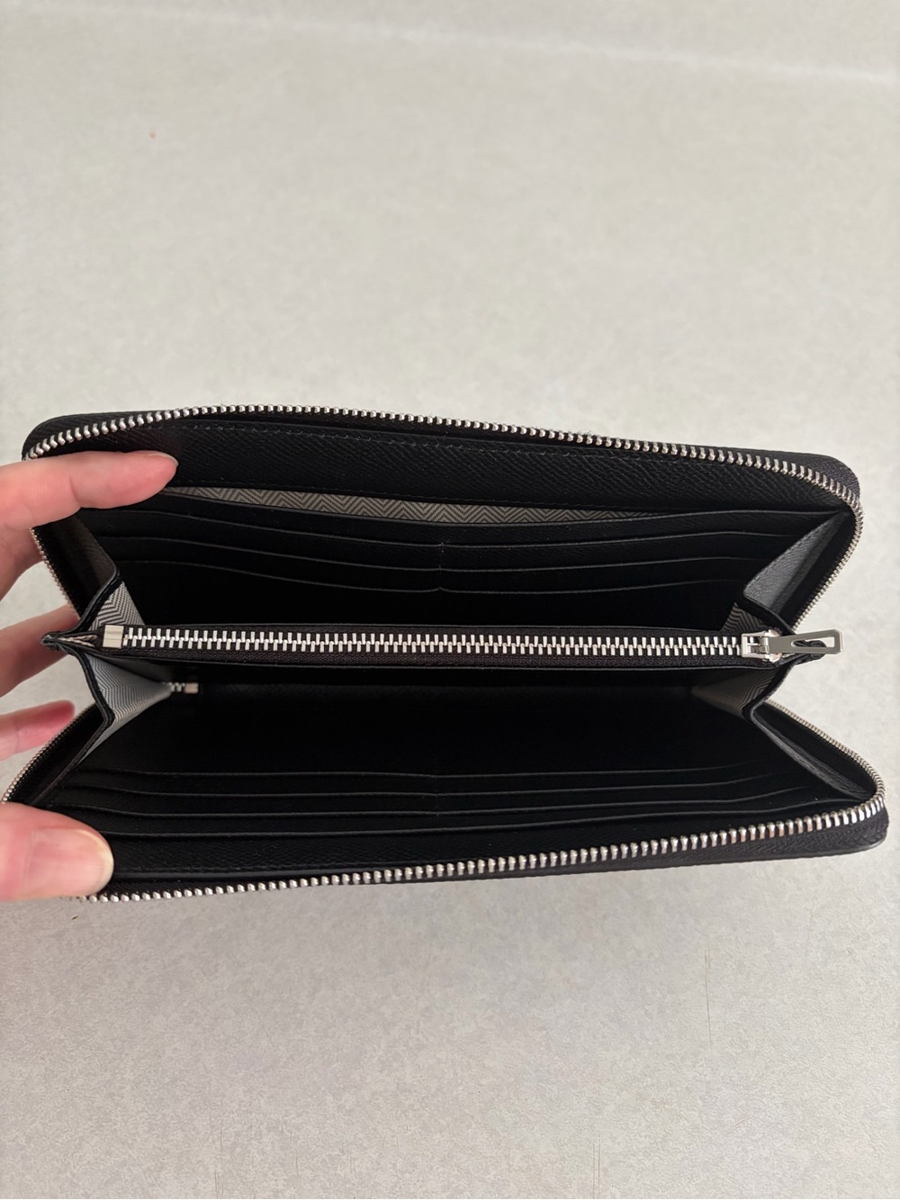 The Livia Zippered Leather Wallet - Black - Picture 3 of 4